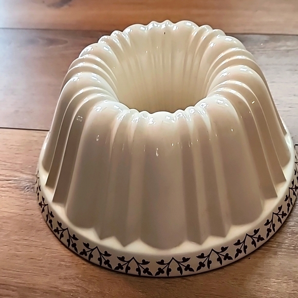 paula deen Kitchen Paula Deen Ceramic Bundt Pan Poshmark
